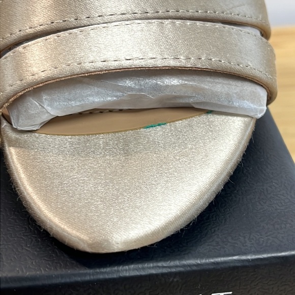 Naturalizer Taimi Champagne Satin 8 Wide Sandal Shoes - Picture 4 of 11